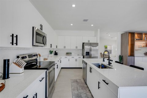 Купить виллу или дом в Майами, Флорида 4 спальни, 224.08м2, № 1879003 - фото 23