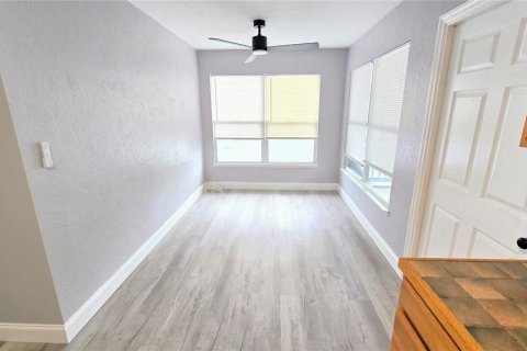 Copropriété à vendre à Madeira Beach, Floride: 2 chambres, 75.72 m2 № 2405379 - photo 12