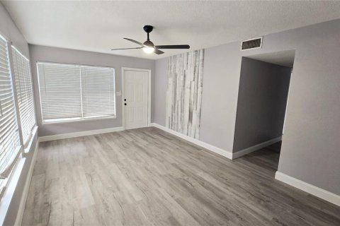 Copropriété à vendre à Madeira Beach, Floride: 2 chambres, 75.72 m2 № 2405379 - photo 14