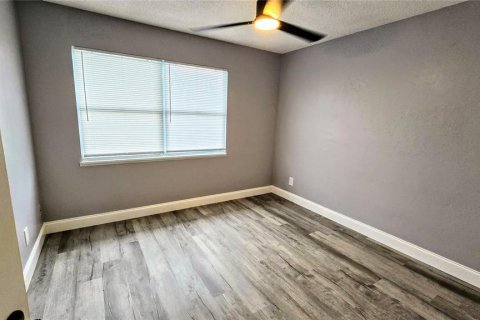 Copropriété à vendre à Madeira Beach, Floride: 2 chambres, 75.72 m2 № 2405379 - photo 11