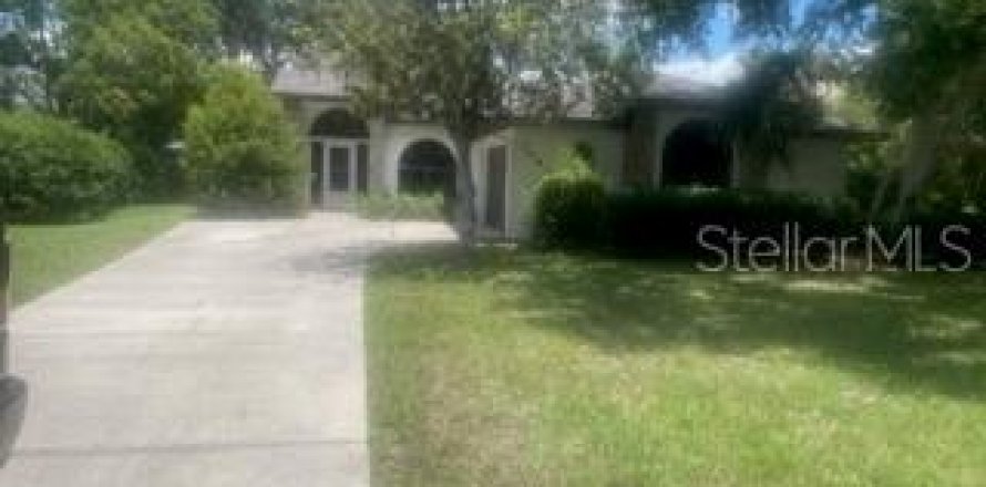 House in Yalaha, Florida 3 bedrooms, 184.41 sq.m. № 1754839