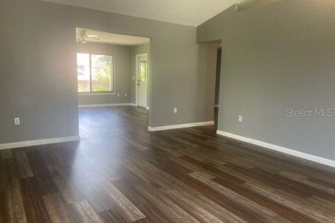 House in Yalaha, Florida 3 bedrooms, 184.41 sq.m. № 1754839 - photo 2