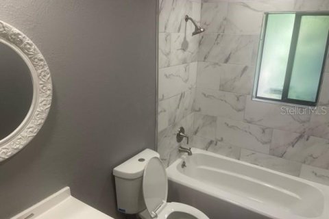 House in Yalaha, Florida 3 bedrooms, 184.41 sq.m. № 1754839 - photo 11