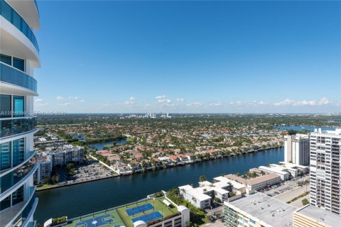 Снять в аренду кондоминиум в Холливуд, Флорида 3 спальни, 284.47м2, № 2080636 - фото 3