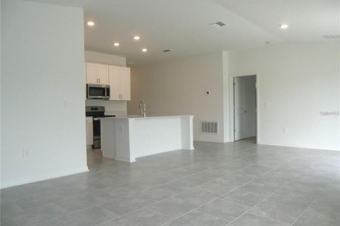 House in Winter Haven, Florida 3 bedrooms, 144.93 sq.m. № 2237012 - photo 9