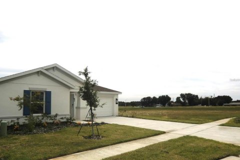House in Winter Haven, Florida 3 bedrooms, 144.93 sq.m. № 2237012 - photo 3