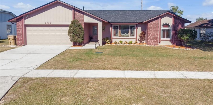 House in Kissimmee, Florida 3 bedrooms, 153.85 sq.m. № 1835566