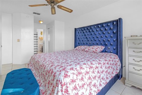 House in Kissimmee, Florida 3 bedrooms, 153.85 sq.m. № 1835566 - photo 16