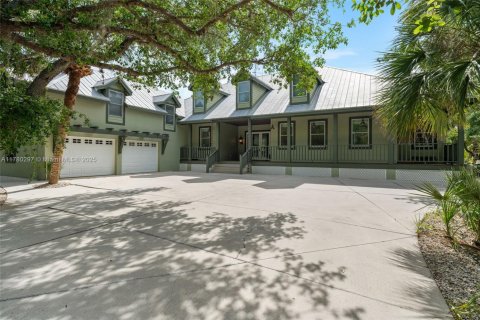 Casa en venta en Estero, Florida, 5 dormitorios, 371.61 m2 № 1697941 - foto 1