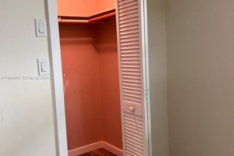 Купить виллу или дом в Виро-Бич, Флорида 2 спальни, 104.05м2, № 2052622 - фото 11