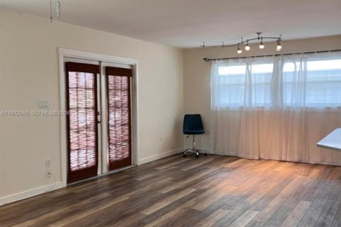 Купить виллу или дом в Виро-Бич, Флорида 2 спальни, 104.05м2, № 2052622 - фото 28