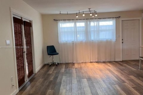 Купить виллу или дом в Виро-Бич, Флорида 2 спальни, 104.05м2, № 2052622 - фото 24