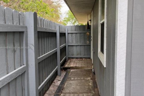 Купить виллу или дом в Виро-Бич, Флорида 2 спальни, 104.05м2, № 2052622 - фото 2