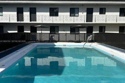 Снять в аренду квартиру в Хайалиа, Флорида 2 спальни, 78.97м2, № 2047988 - фото 6