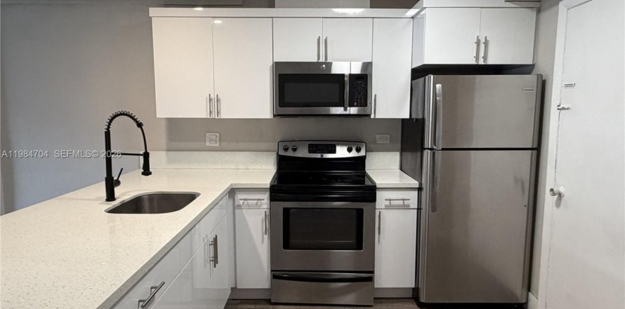 Квартира в Хайалиа, Флорида 2 спальни, 78.97м2 № 2047988