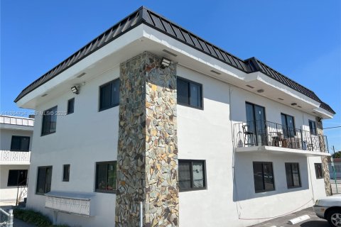 Снять в аренду квартиру в Хайалиа, Флорида 2 спальни, 78.97м2, № 2047988 - фото 8