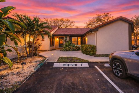 Condominio en Miami, Florida, 3 dormitorios № 2033478