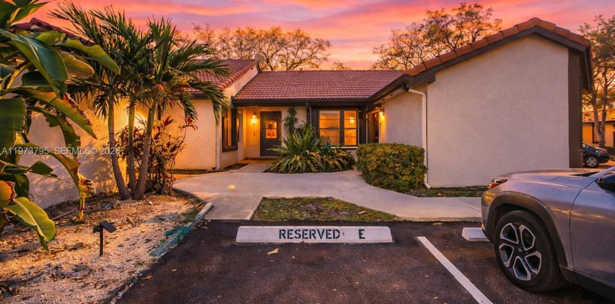 Condominio en Miami, Florida, 3 dormitorios  № 2033478