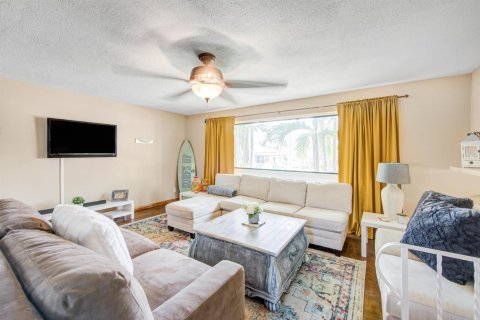 Villa ou maison à louer à Hallandale Beach, Floride: 3 chambres, 178.84 m2 № 2401826 - photo 11