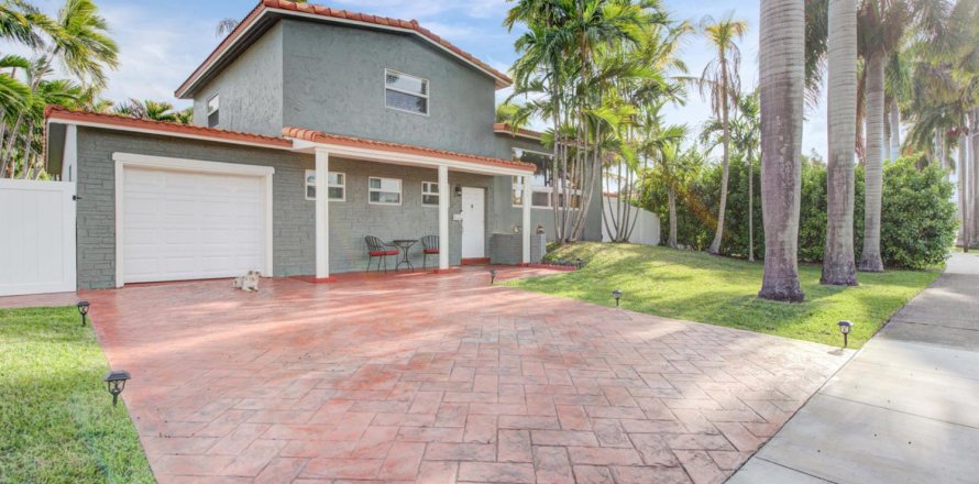 Villa ou maison à Hallandale Beach, Floride 3 chambres, 178.84 m2 № 2401826