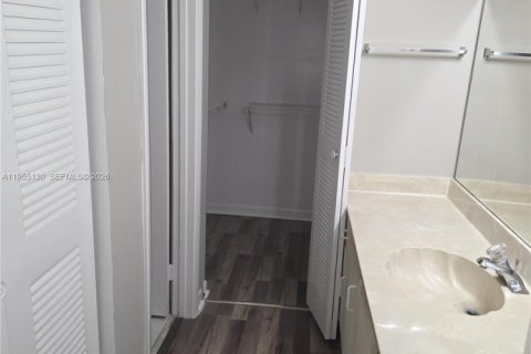 Condominio en alquiler en Coral Springs, Florida, 1 dormitorio, 65.03 m2 № 2026473 - foto 8