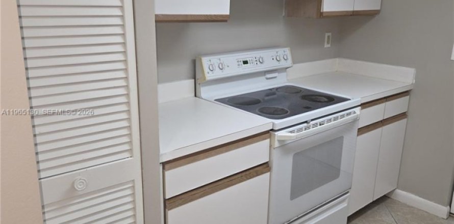 Condominio en Coral Springs, Florida, 1 dormitorio  № 2026473