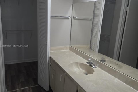 Condominio en alquiler en Coral Springs, Florida, 1 dormitorio, 65.03 m2 № 2026473 - foto 7