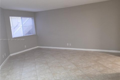 Condominio en alquiler en Coral Springs, Florida, 1 dormitorio, 65.03 m2 № 2026473 - foto 3