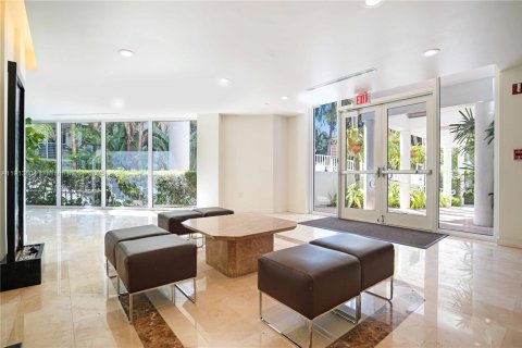 Condo in Miami Beach, Florida, 2 bedrooms № 2039526 - photo 27