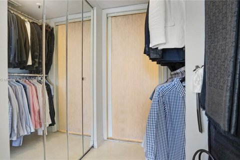 Condo in Miami Beach, Florida, 2 bedrooms № 2039526 - photo 13