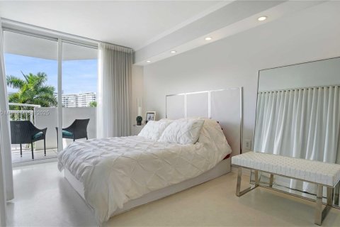 Condo in Miami Beach, Florida, 2 bedrooms № 2039526 - photo 11