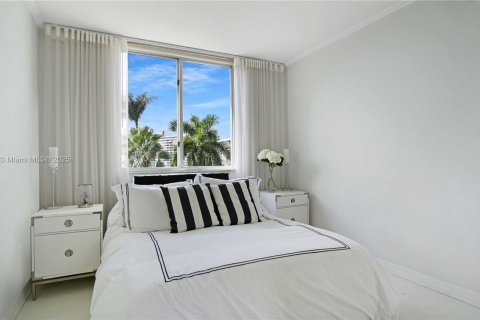 Condo in Miami Beach, Florida, 2 bedrooms № 2039526 - photo 15