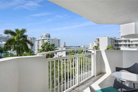 Condo in Miami Beach, Florida, 2 bedrooms № 2039526 - photo 7