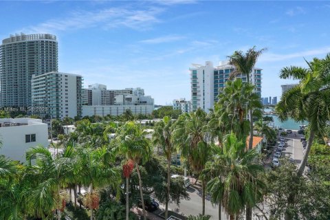 Condo in Miami Beach, Florida, 2 bedrooms № 2039526 - photo 8