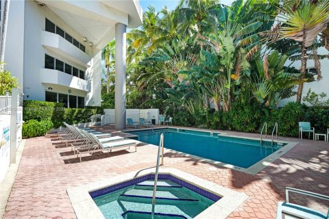 Condo in Miami Beach, Florida, 2 bedrooms № 2039526 - photo 25