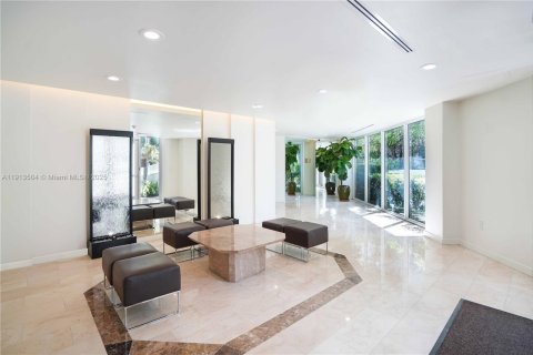 Condo in Miami Beach, Florida, 2 bedrooms № 2039526 - photo 26