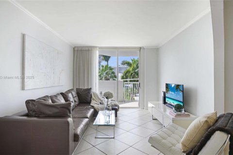 Condo in Miami Beach, Florida, 2 bedrooms № 2039526 - photo 3