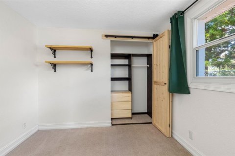 House in Tampa, Florida 3 bedrooms, 117.52 sq.m. № 2239435 - photo 30