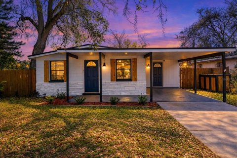 House in Tampa, Florida 3 bedrooms, 117.52 sq.m. № 2239435 - photo 2