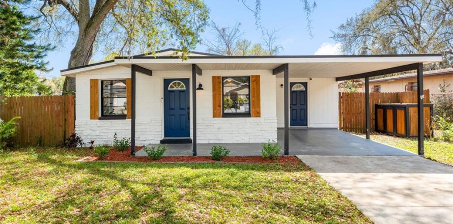 House in Tampa, Florida 3 bedrooms, 117.52 sq.m. № 2239435