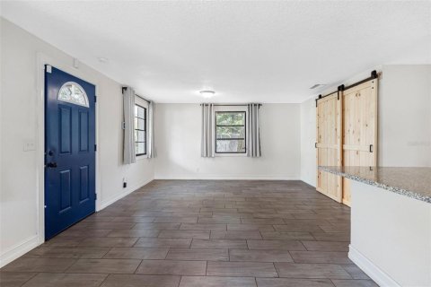 House in Tampa, Florida 3 bedrooms, 117.52 sq.m. № 2239435 - photo 8