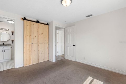 House in Tampa, Florida 3 bedrooms, 117.52 sq.m. № 2239435 - photo 24