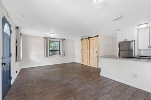 House in Tampa, Florida 3 bedrooms, 117.52 sq.m. № 2239435 - photo 11