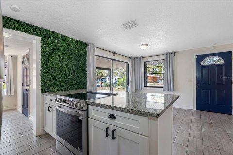 House in Tampa, Florida 3 bedrooms, 117.52 sq.m. № 2239435 - photo 19
