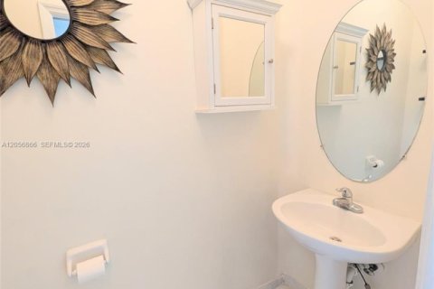 Touwnhouse à louer à Homestead, Floride: 3 chambres, 134.89 m2 № 2276889 - photo 4