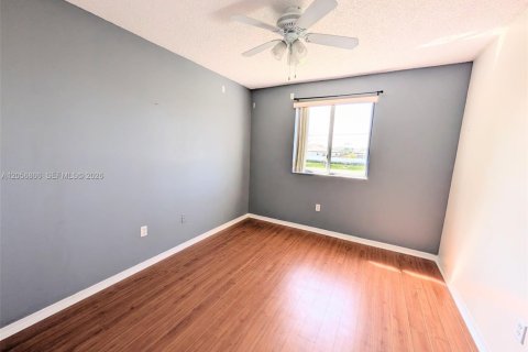 Touwnhouse à louer à Homestead, Floride: 3 chambres, 134.89 m2 № 2276889 - photo 10