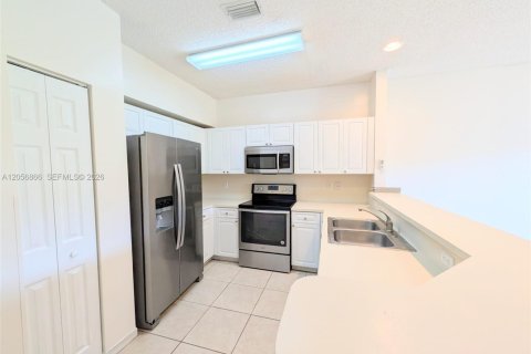 Touwnhouse à louer à Homestead, Floride: 3 chambres, 134.89 m2 № 2276889 - photo 7
