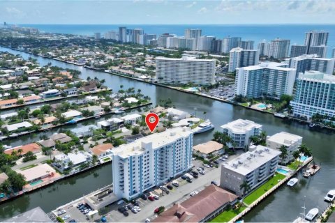 Condo in Fort Lauderdale, Florida, 2 bedrooms  № 2173769 - photo 2