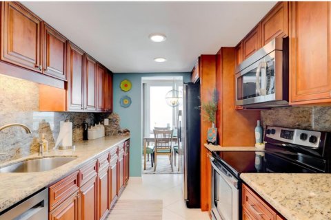 Condo in Fort Lauderdale, Florida, 2 bedrooms  № 2173769 - photo 14
