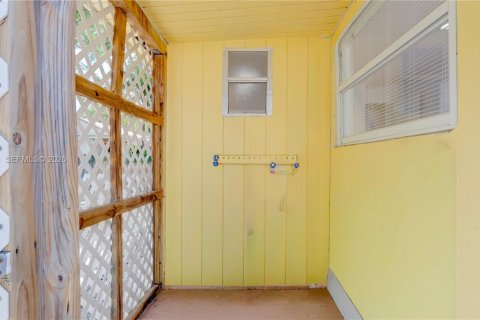 Снять в аренду виллу или дом в Норт-Майами, Флорида 3 спальни, 147.34м2, № 2070973 - фото 6